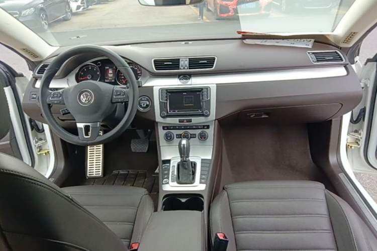 Used Volkswagen FAW-Volkswagen CC 2018 1.8TSI Luxury Model Center Console