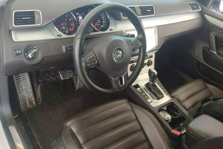 Used Volkswagen FAW-Volkswagen CC 2018 1.8TSI Luxury Model Center Console