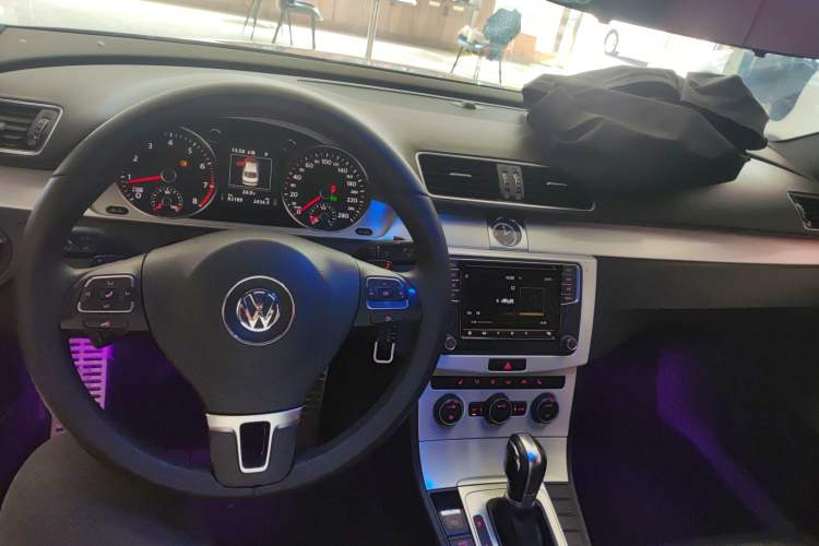 Used Volkswagen FAW-Volkswagen CC 2018 1.8TSI Luxury Model Center Console