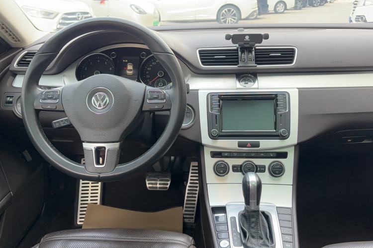 Used Volkswagen FAW-Volkswagen CC 2018 1.8TSI Luxury Model Center Console