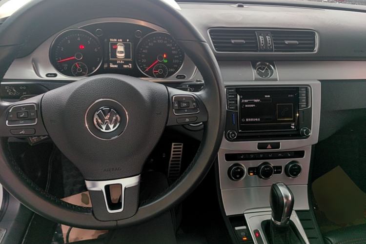Used Volkswagen FAW-Volkswagen CC 2018 1.8TSI Luxury Model Center Console