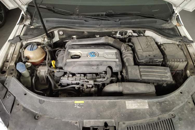 Used Volkswagen FAW-Volkswagen CC 2018 1.8TSI Luxury Model Engine Bay