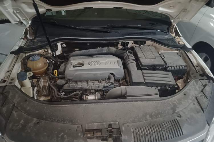 Used Volkswagen FAW-Volkswagen CC 2018 1.8TSI Prestige Model Engine Bay