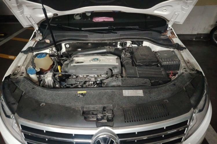 Used Volkswagen FAW-Volkswagen CC 2018 1.8TSI Prestige Model Engine Bay