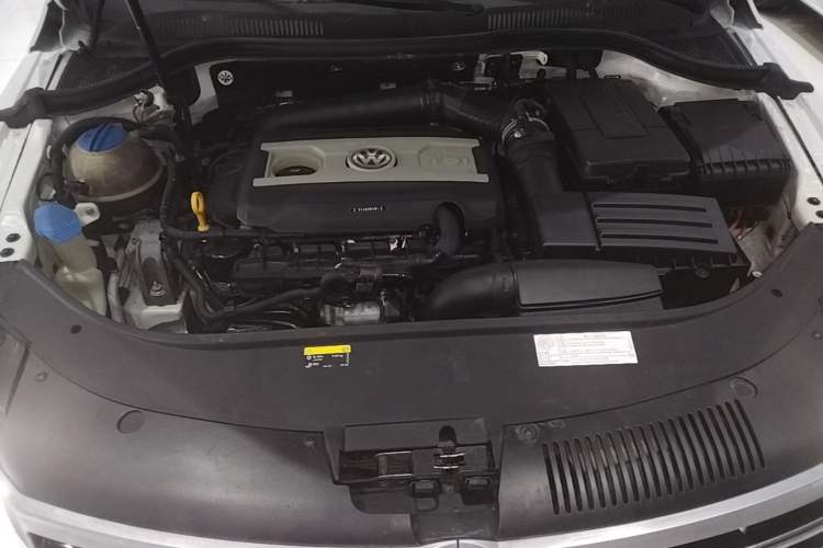Used Volkswagen FAW-Volkswagen CC 2018 1.8TSI Luxury Model Engine Bay