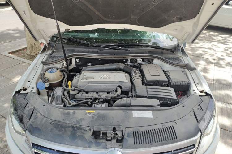 Used Volkswagen FAW-Volkswagen CC 2018 1.8TSI Prestige Model Engine Bay