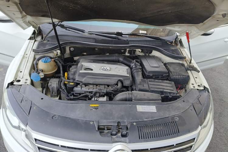Used Volkswagen FAW-Volkswagen CC 2018 1.8TSI Luxury Model Engine Bay