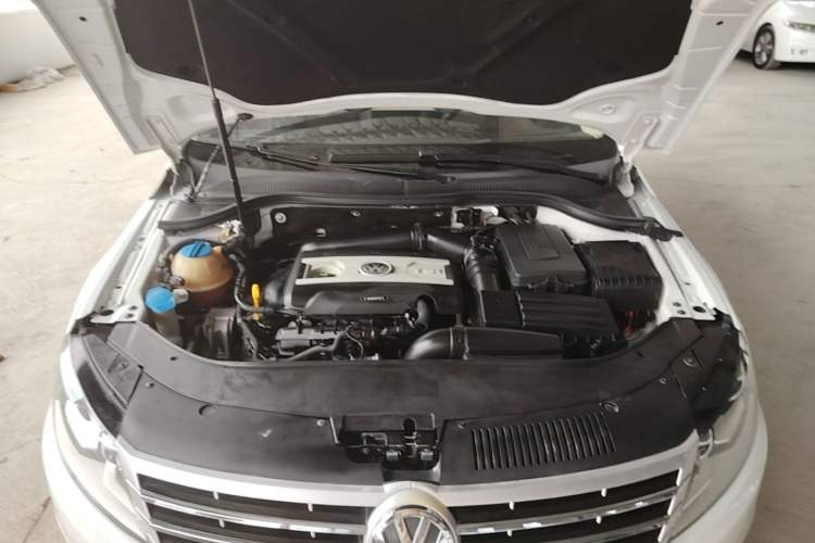 Used Volkswagen FAW-Volkswagen CC 2018 1.8TSI Luxury Model Engine Bay