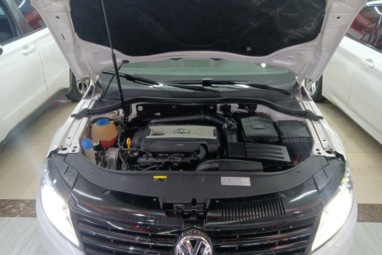 Used Volkswagen FAW-Volkswagen CC 2018 1.8TSI Luxury Model Engine Bay