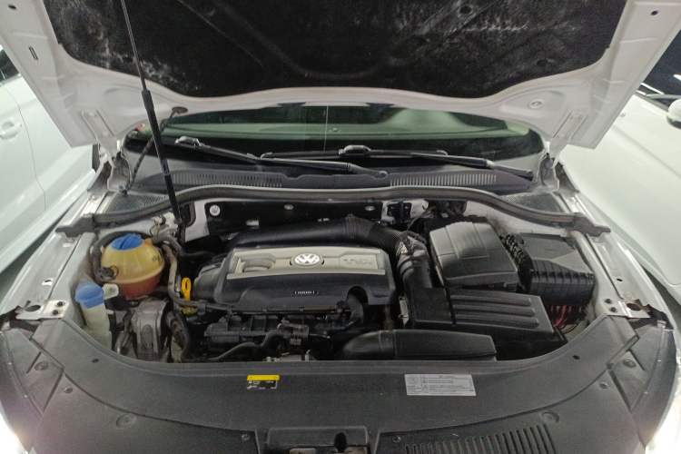 Used Volkswagen FAW-Volkswagen CC 2018 1.8TSI Luxury Model Engine Bay