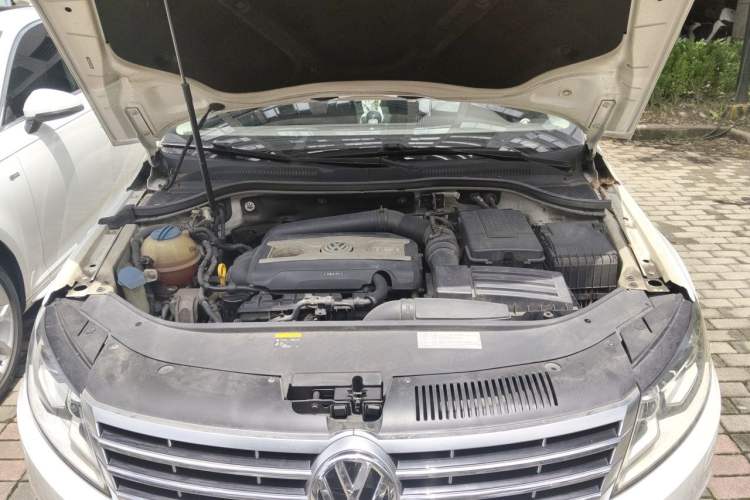 Used Volkswagen FAW-Volkswagen CC 2018 2.0 TSI Luxury Model Engine Bay