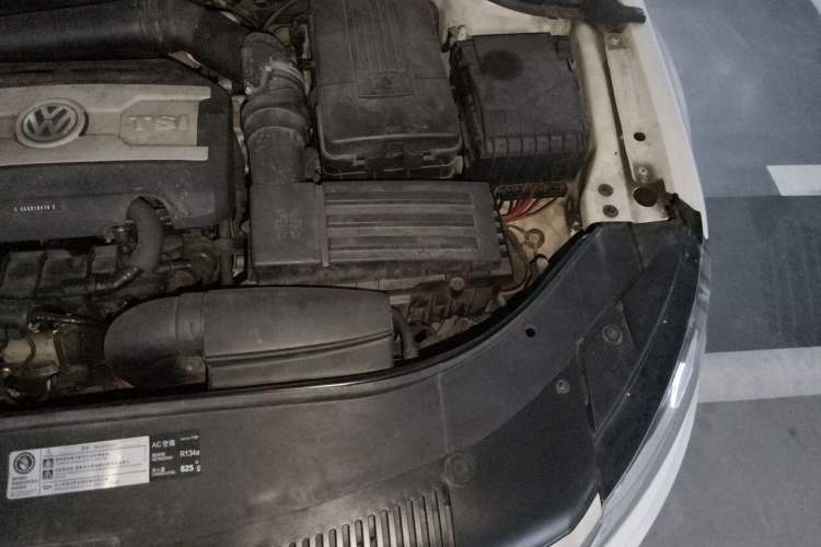 Used Volkswagen FAW-Volkswagen CC 2018 1.8TSI Luxury Model Engine Bay Left