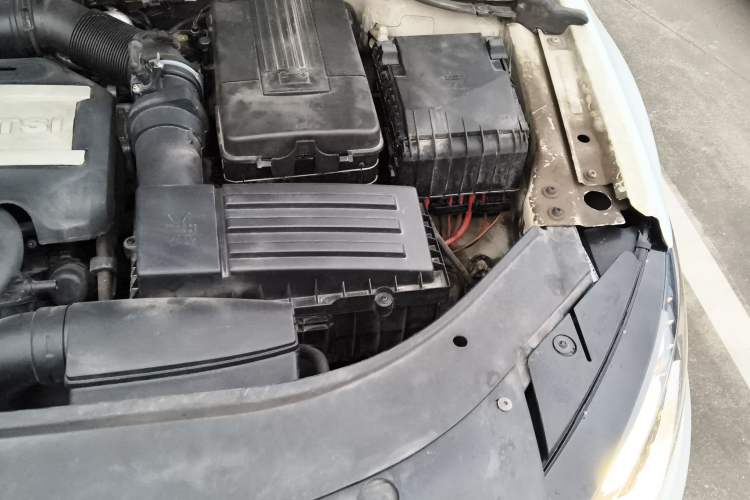Used Volkswagen FAW-Volkswagen CC 2018 1.8TSI Luxury Model Engine Bay Left