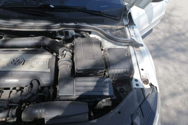 Used Volkswagen FAW-Volkswagen CC 2018 1.8TSI Luxury Model Engine Bay Left