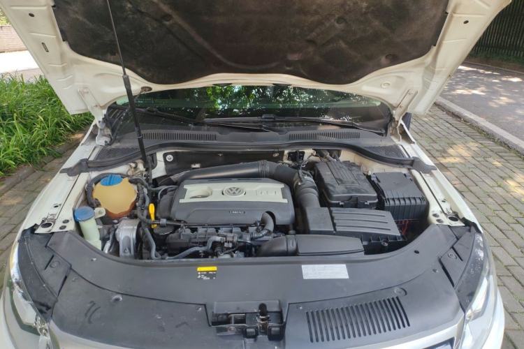 Used Volkswagen FAW-Volkswagen CC 2018 1.8TSI Luxury Model Engine Bay