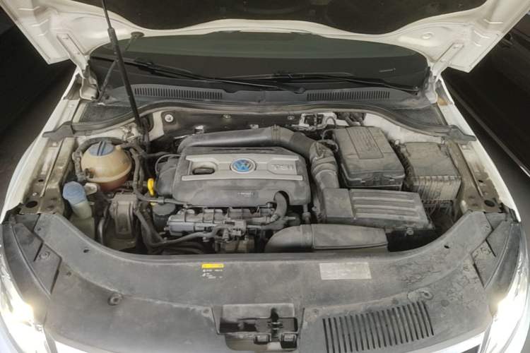 Used Volkswagen FAW-Volkswagen CC 2018 1.8TSI Luxury Model Engine Bay