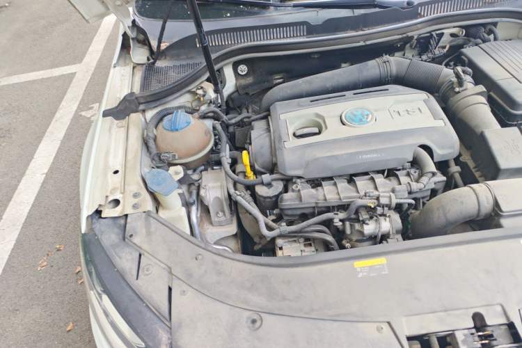 Used Volkswagen FAW-Volkswagen CC 2018 1.8TSI Prestige Model Engine Bay Right