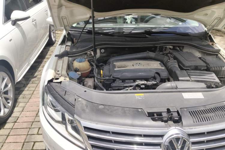 Used Volkswagen FAW-Volkswagen CC 2018 2.0 TSI Luxury Model Engine Bay Right