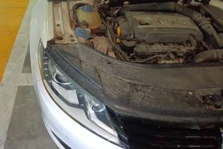 Used Volkswagen FAW-Volkswagen CC 2018 1.8TSI Luxury Model Engine Bay Right