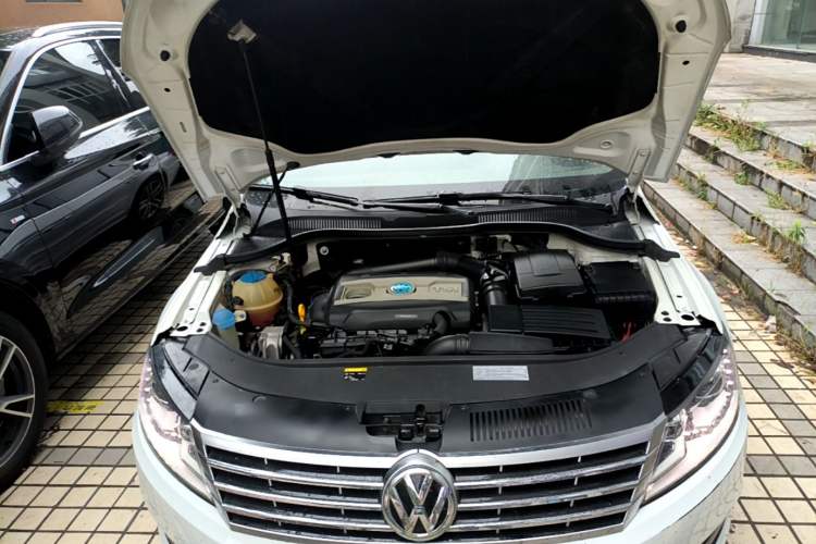 Used Volkswagen FAW-Volkswagen CC 2018 1.8TSI Prestige Model Engine Bay