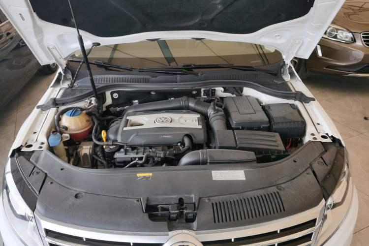 Used Volkswagen FAW-Volkswagen CC 2018 1.8TSI Luxury Model Engine Bay