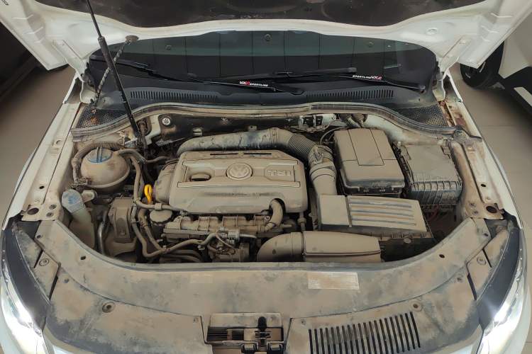 Used Volkswagen FAW-Volkswagen CC 2018 1.8TSI Luxury Model Engine Bay