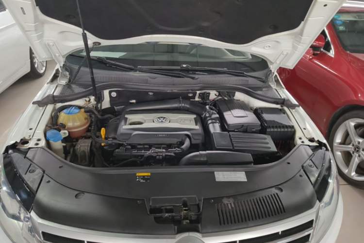 Used Volkswagen FAW-Volkswagen CC 2018 1.8TSI Prestige Model Engine Bay