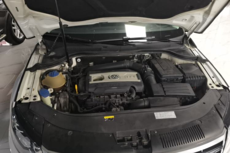 Used Volkswagen FAW-Volkswagen CC 2018 1.8TSI Luxury Model Engine Bay
