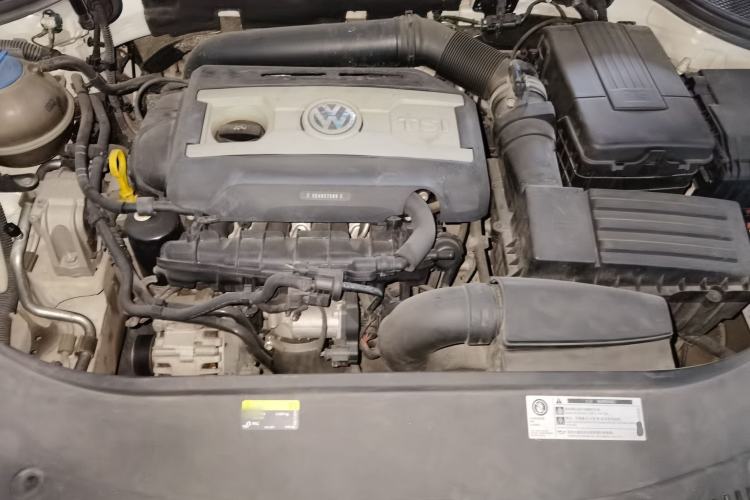 Used Volkswagen FAW-Volkswagen CC 2018 1.8TSI Luxury Model Engine Bay
