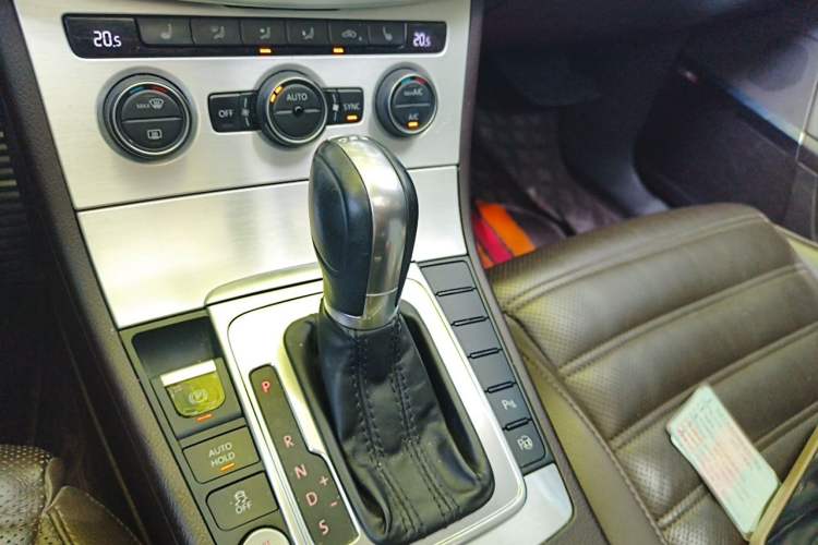 Used Volkswagen FAW-Volkswagen CC 2018 1.8TSI Luxury Model Gear Lever
