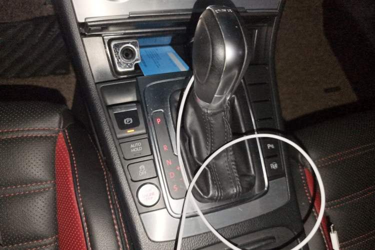 Used Volkswagen FAW-Volkswagen CC 2018 1.8TSI Luxury Model Gear Lever