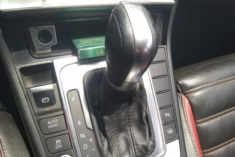 Used Volkswagen FAW-Volkswagen CC 2018 1.8TSI Luxury Model Gear Lever