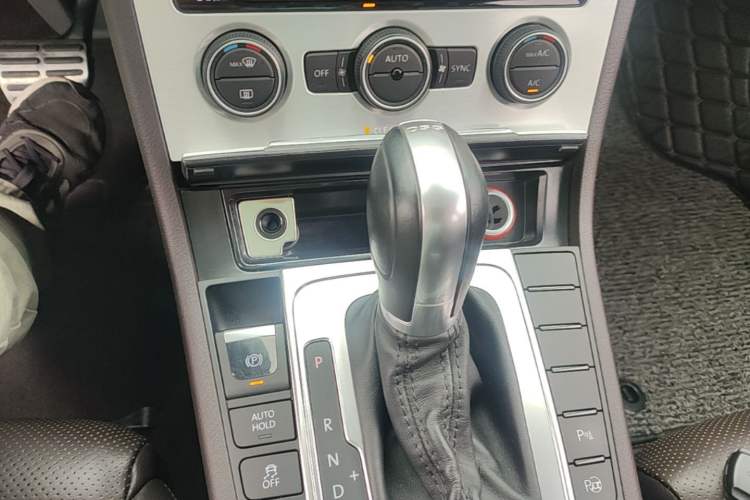 Used Volkswagen FAW-Volkswagen CC 2018 1.8TSI Luxury Model Gear Lever