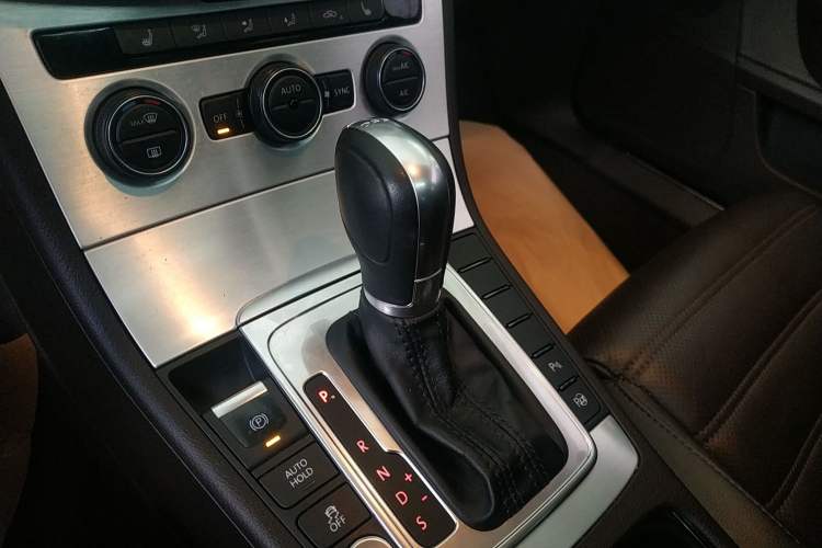 Used Volkswagen FAW-Volkswagen CC 2018 1.8TSI Luxury Model Gear Lever