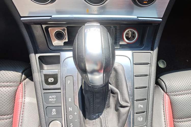 Used Volkswagen FAW-Volkswagen CC 2018 1.8TSI Luxury Model Gear Lever