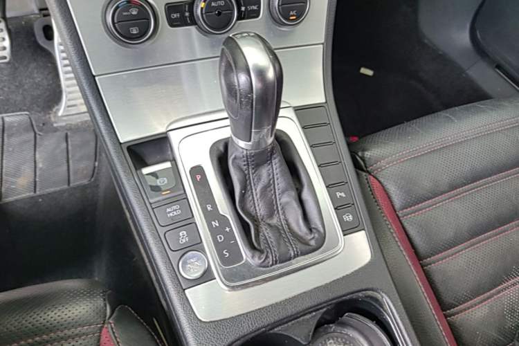 Used Volkswagen FAW-Volkswagen CC 2018 1.8TSI Luxury Model Gear Lever