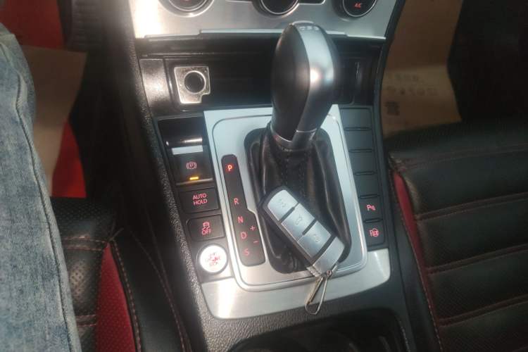 Used Volkswagen FAW-Volkswagen CC 2018 1.8TSI Luxury Model Gear Lever