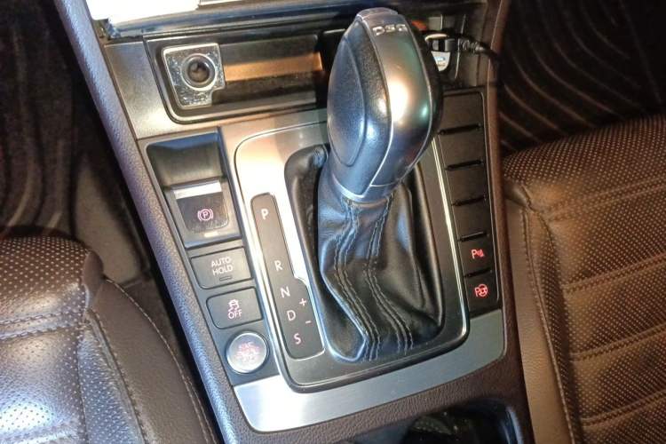 Used Volkswagen FAW-Volkswagen CC 2018 1.8TSI Luxury Model Gear Lever