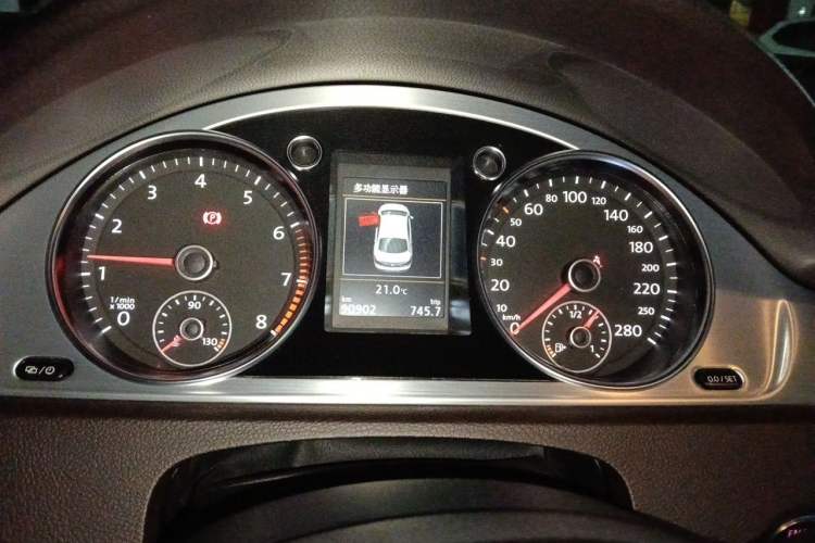 Used Volkswagen FAW-Volkswagen CC 2018 1.8TSI Luxury Model Instrument Cluster