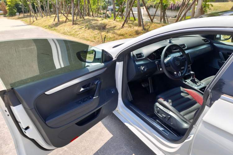 Used Volkswagen FAW-Volkswagen CC 2018 1.8TSI Luxury Model Interior 2