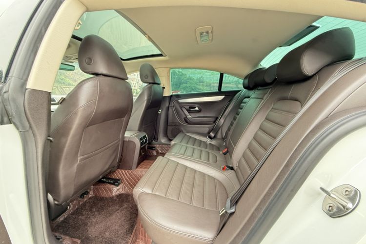 Used Volkswagen FAW-Volkswagen CC 2018 1.8TSI Luxury Model Interior 2