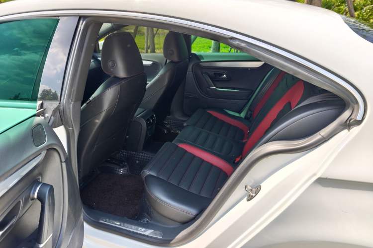 Used Volkswagen FAW-Volkswagen CC 2018 1.8TSI Luxury Model Interior 3