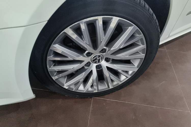 Used Volkswagen FAW-Volkswagen CC 2018 1.8TSI Luxury Model Left Front Wheel Hub