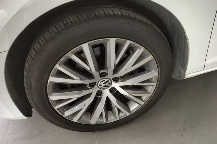 Used Volkswagen FAW-Volkswagen CC 2018 1.8TSI Luxury Model Left Front Wheel Hub