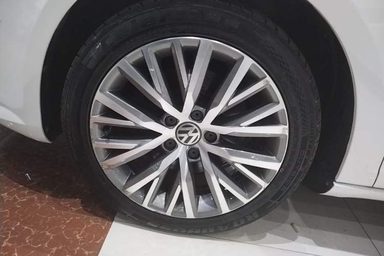 Used Volkswagen FAW-Volkswagen CC 2018 1.8TSI Luxury Model Left Front Wheel Hub