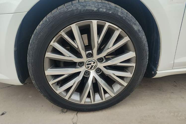 Used Volkswagen FAW-Volkswagen CC 2018 1.8TSI Luxury Model Left Front Wheel Hub