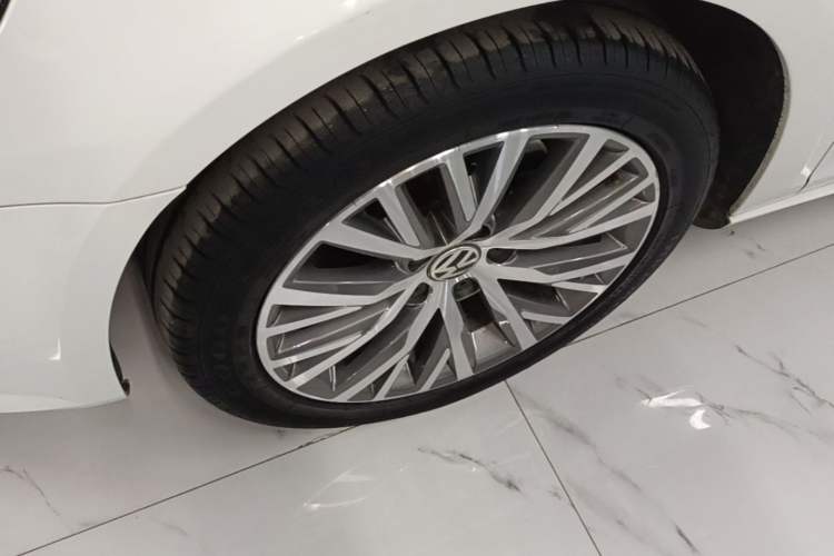 Used Volkswagen FAW-Volkswagen CC 2018 1.8TSI Luxury Model Left Front Wheel Hub