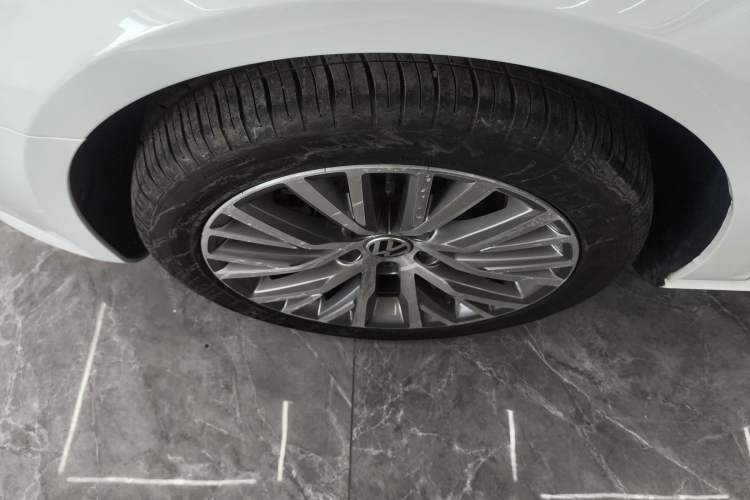 Used Volkswagen FAW-Volkswagen CC 2018 1.8TSI Luxury Model Left Front Wheel Hub