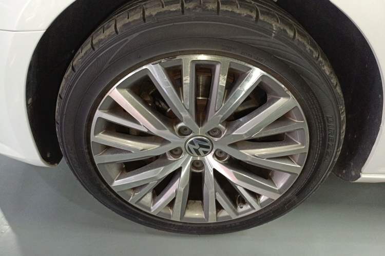 Used Volkswagen FAW-Volkswagen CC 2018 1.8TSI Luxury Model Left Front Wheel Hub