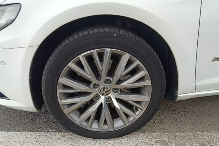 Used Volkswagen FAW-Volkswagen CC 2018 1.8TSI Luxury Model Left Front Wheel Hub